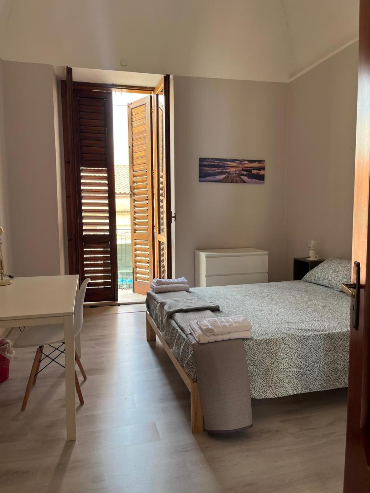 Bed & Breakfast La Sicula Atene House 200 Mt From Metro Giuffrida *