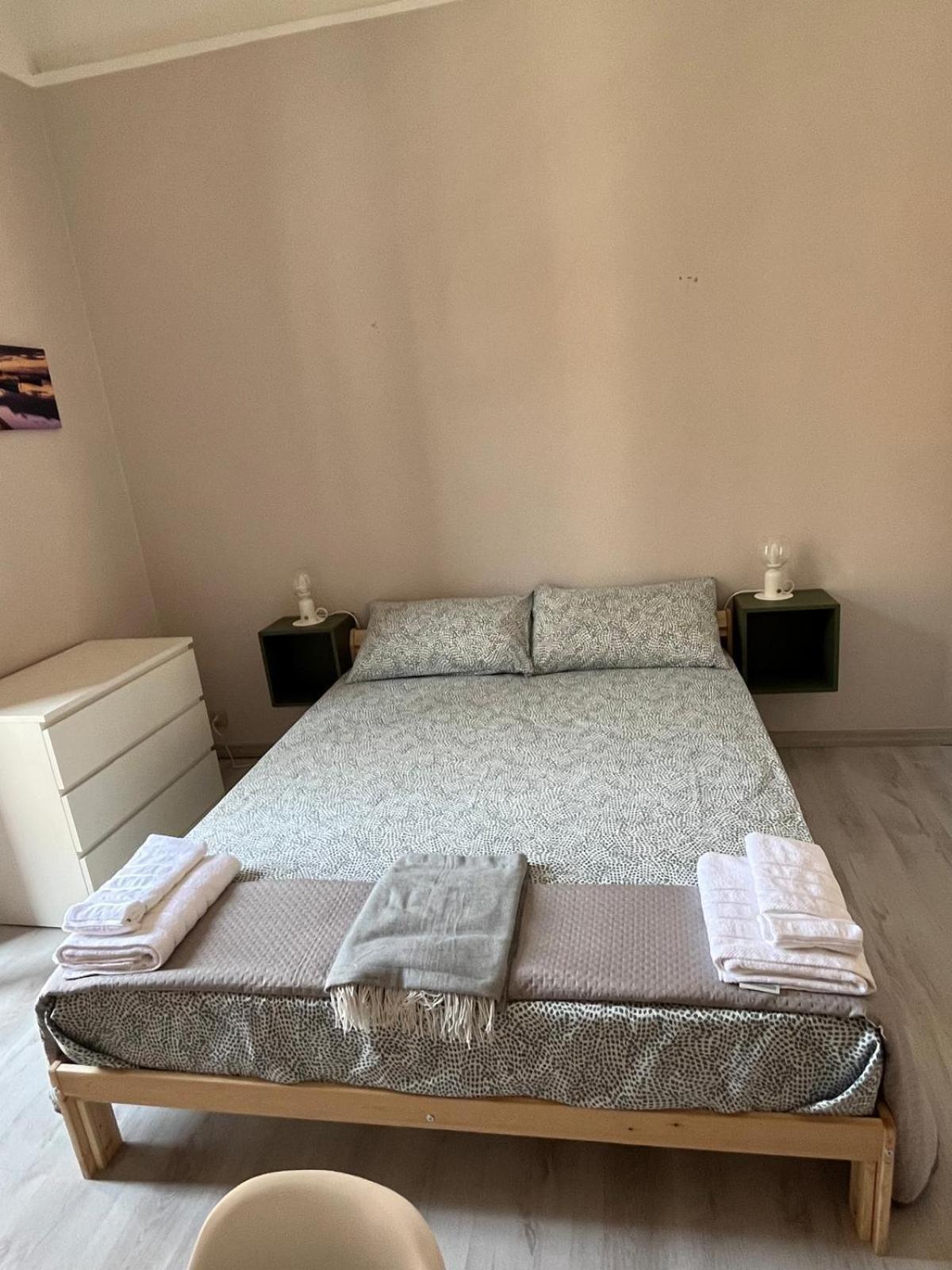La Sicula Atene House 200 Mt From Metro Giuffrida Bed & Breakfast Aeroporto di Catania Fontana Rossa