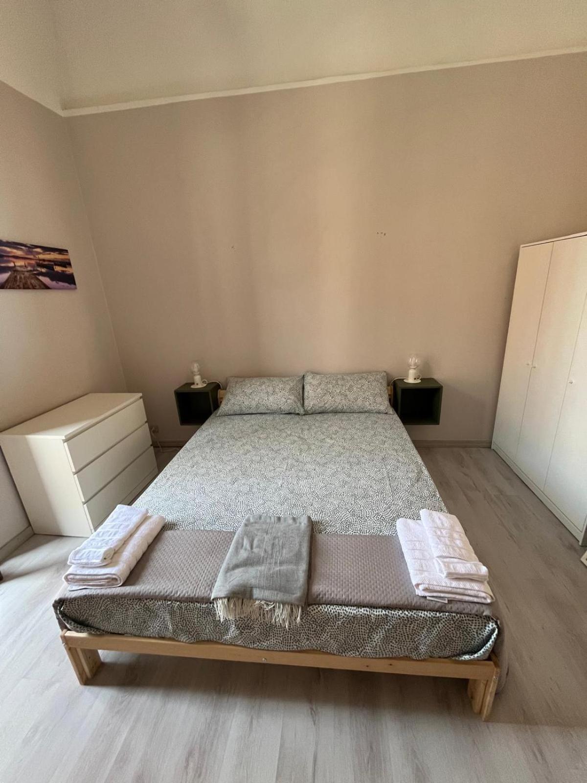 La Sicula Atene House 200 Mt From Metro Giuffrida Bed & Breakfast
