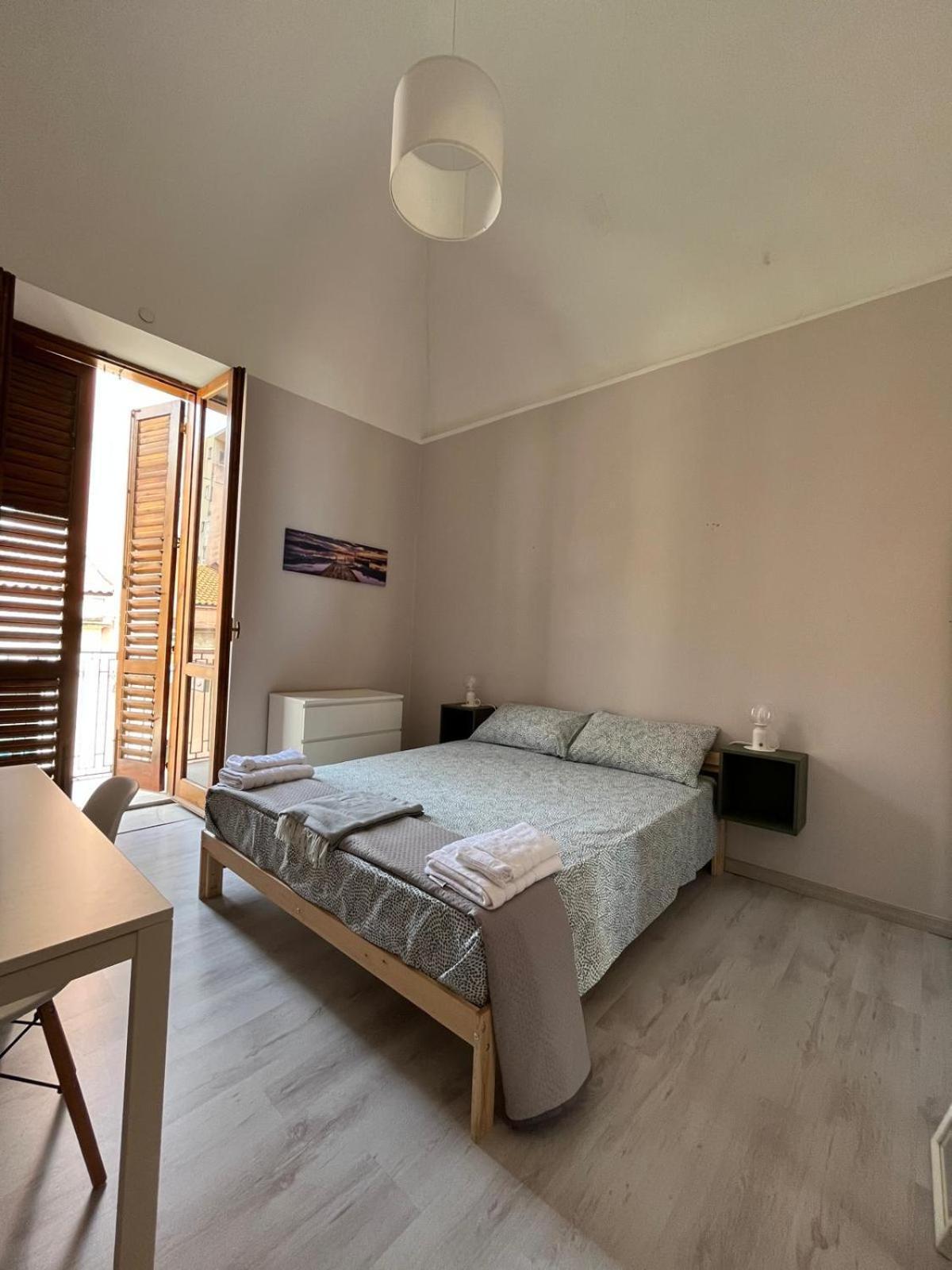 Bed & Breakfast La Sicula Atene House 200 Mt From Metro Giuffrida *