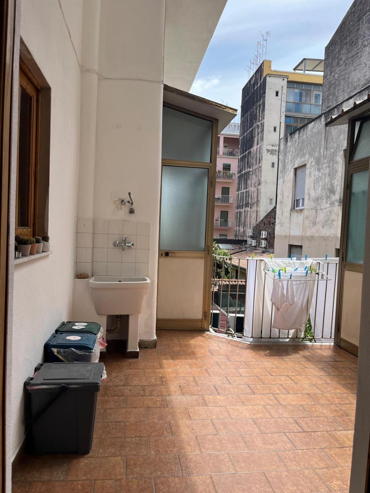 La Sicula Atene House 200 Mt From Metro Giuffrida Bed & Breakfast