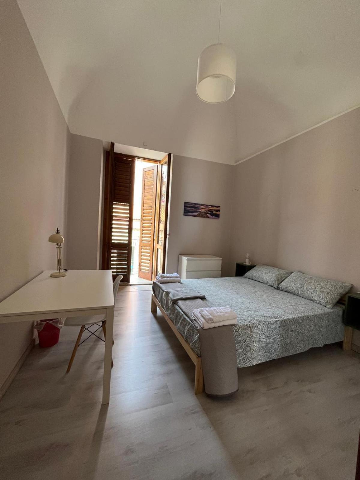 La Sicula Atene House 200 Mt From Metro Giuffrida Bed & Breakfast