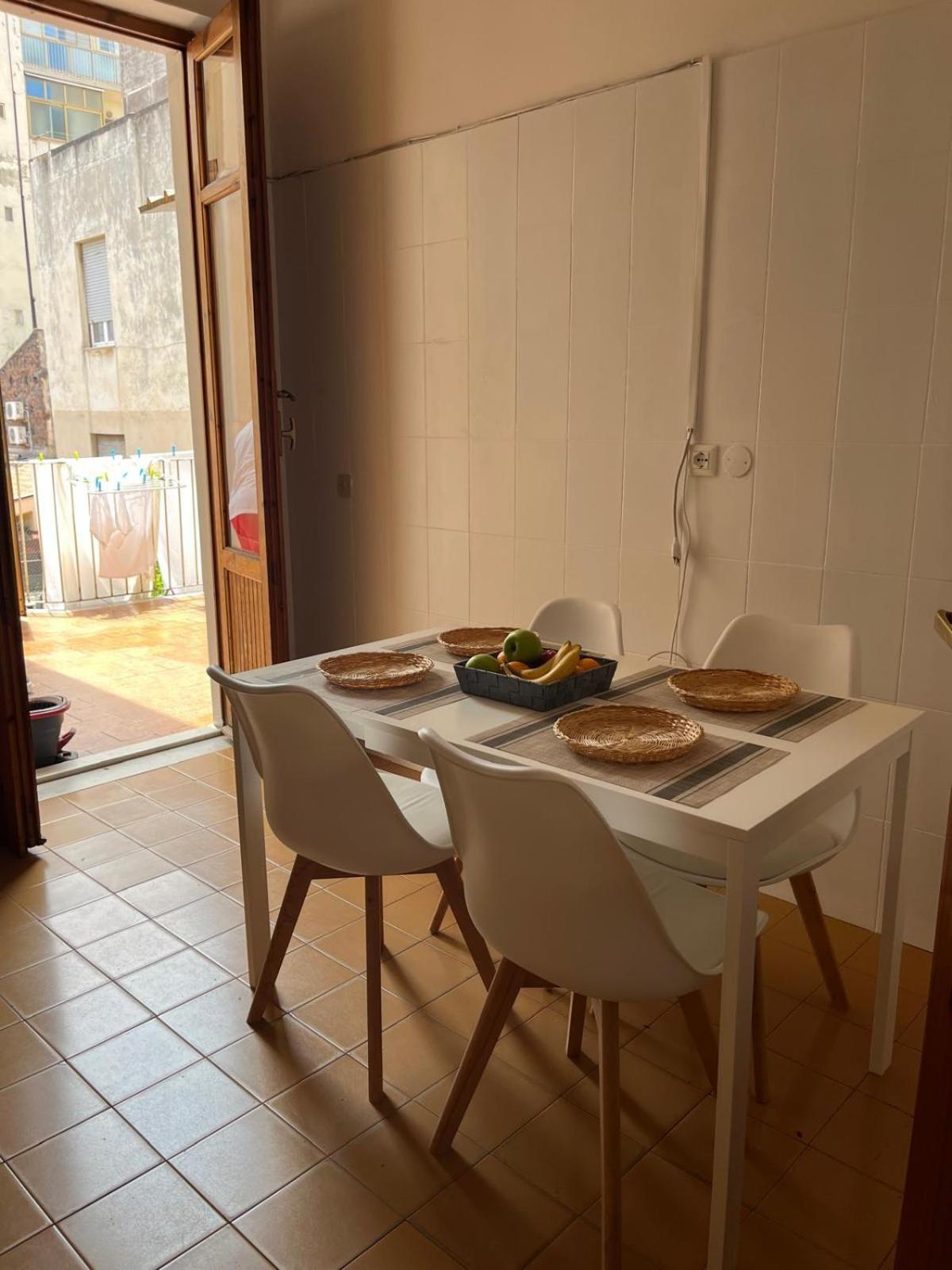 La Sicula Atene House 200 Mt From Metro Giuffrida Bed & Breakfast *
