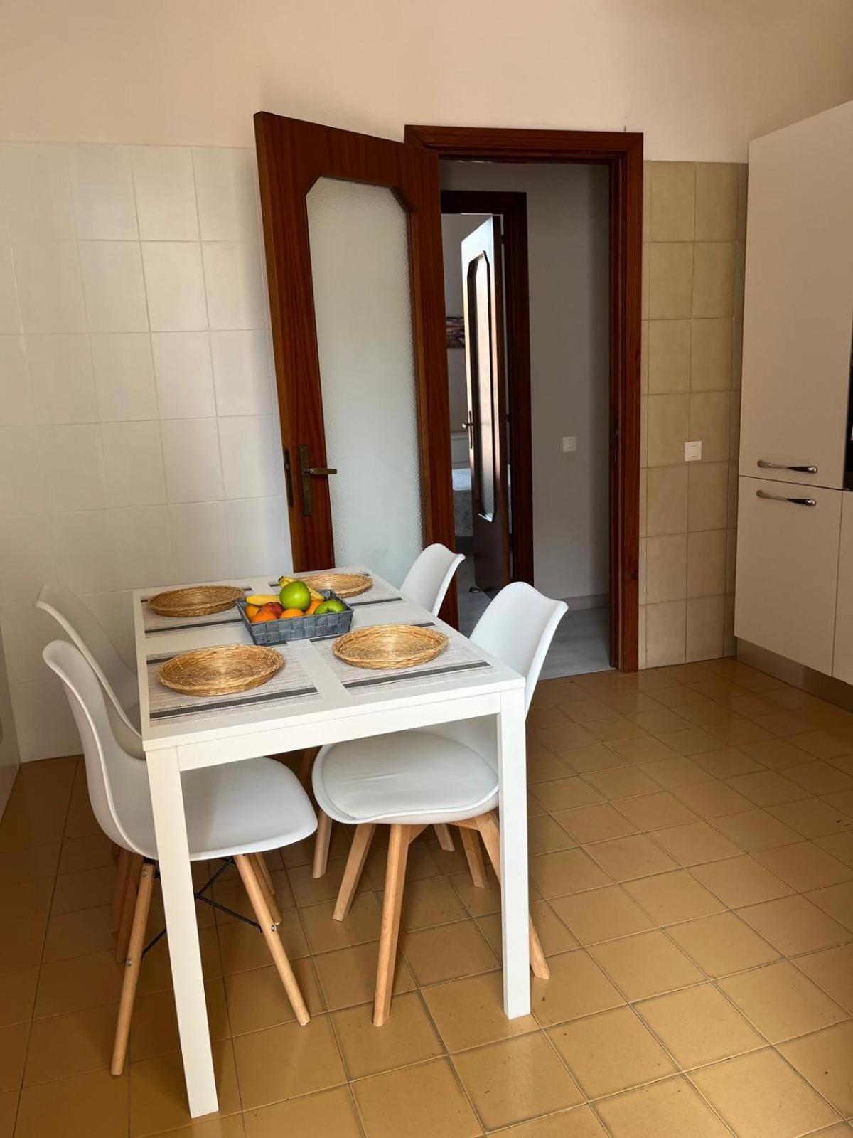 La Sicula Atene House 200 Mt From Metro Giuffrida Bed & Breakfast Aeroporto di Catania Fontana Rossa