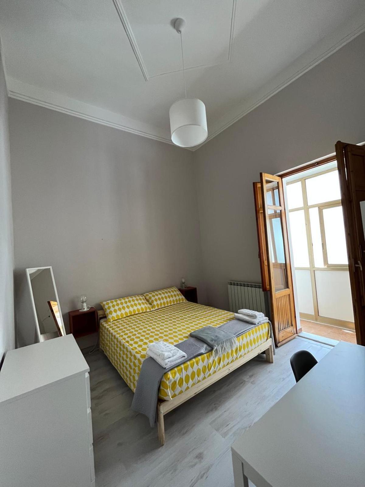 Bed & Breakfast La Sicula Atene House 200 Mt From Metro Giuffrida Aeroporto di Catania Fontana Rossa
