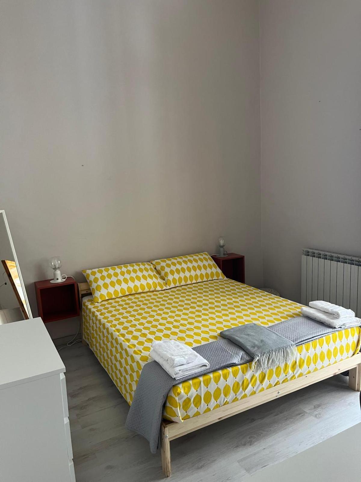 Bed & Breakfast La Sicula Atene House 200 Mt From Metro Giuffrida