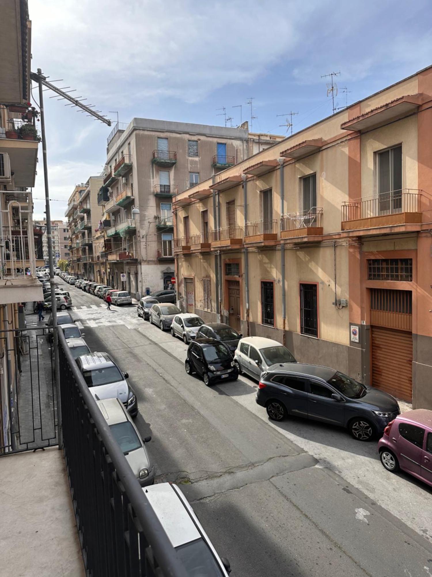 Bed & Breakfast La Sicula Atene House 200 Mt From Metro Giuffrida